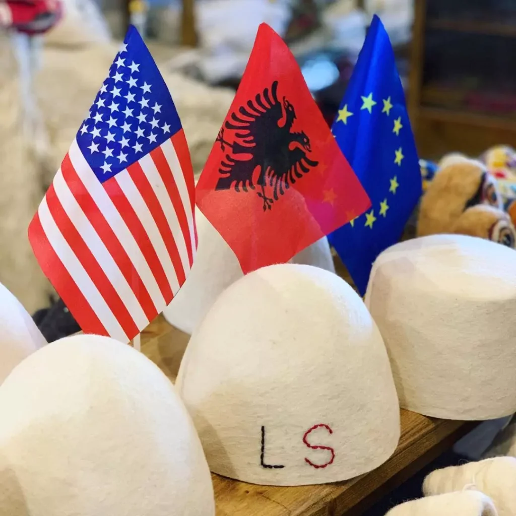 Qeleshe e personalizuar me iniciale (Handmade) » Albanian Flag